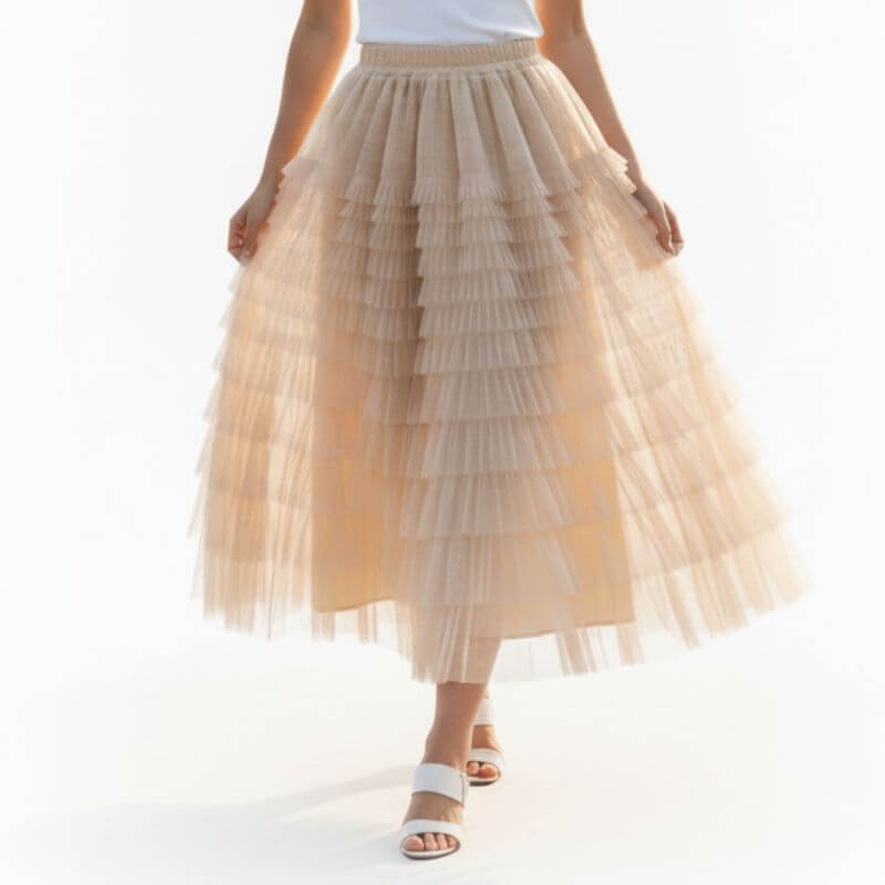 Saia plissada feminina em tule bege com babados Aurora Charm