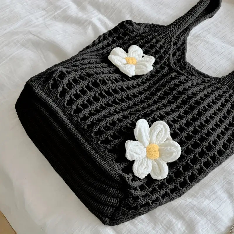 bolsa feminina croche preta com detalhe floral branco
