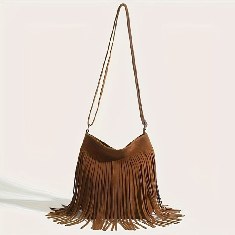 Vista frontal da Bolsa de Franjas Sevilha Marrom em suede com alça transversal.