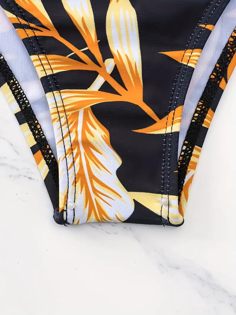 Conjunto Biquíni Preto com Estampa Tropical e Saída Saybeleze