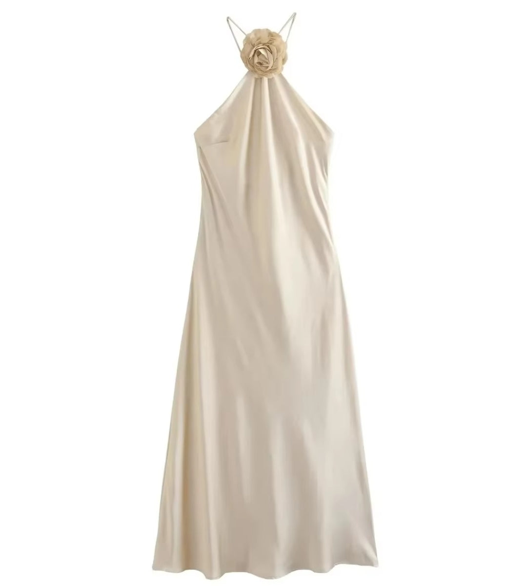 Detalhe Vestido Longo Granada branco Close no ajuste da cintura e na textura da fibra tecnológica do vestido preto de luxo Saybeleze.