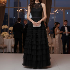 Saia plissada feminina midi em tule preto com babados