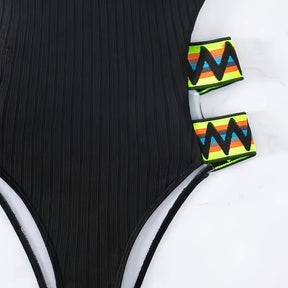 Maiô feminino com recorte lateral que valoriza