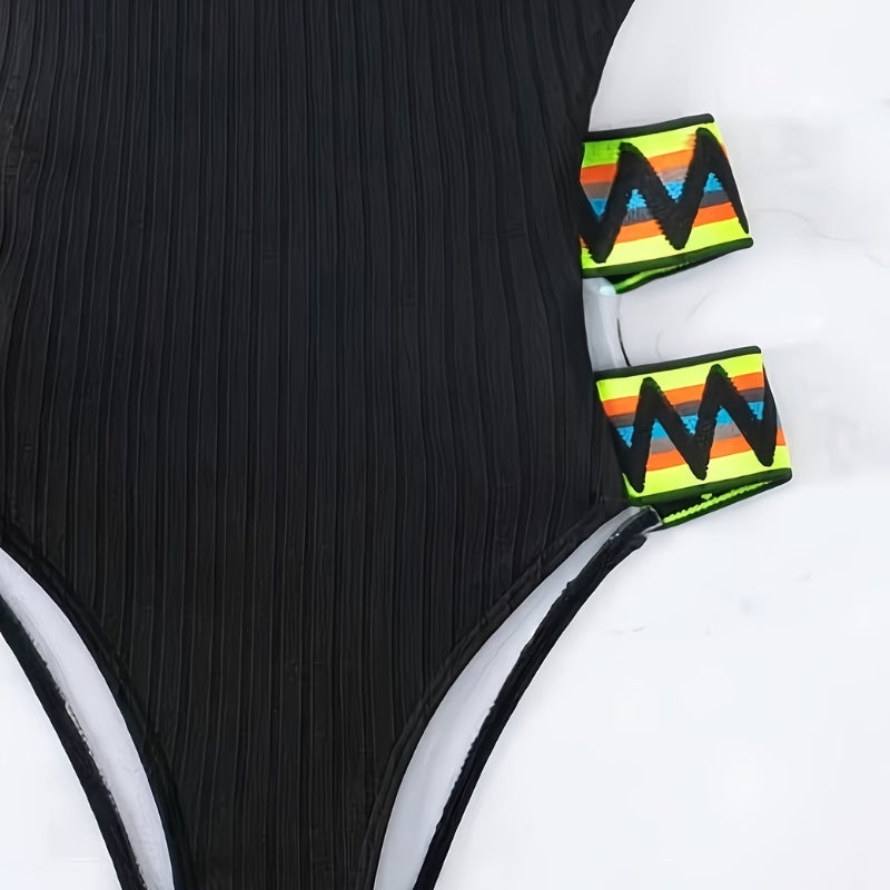 Maiô feminino com recorte lateral que valoriza