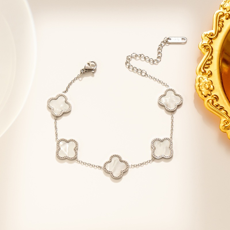 Pulseira Trevo Banhada A Ouro 18K Em Aço Inoxidável , Não Desbota Quando Exposta À Água