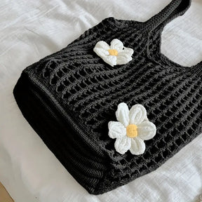 bolsa feminina croche preta com detalhe floral branco