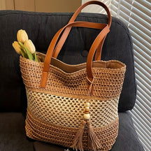 bolsa feminina trama marrom com tassel e textura estruturada