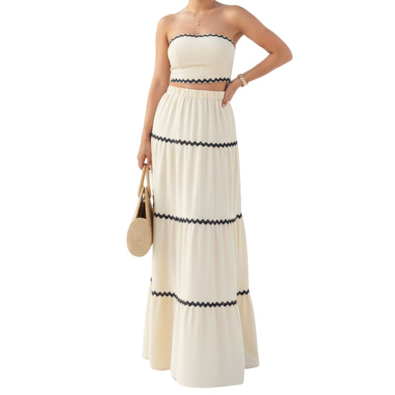 alt="Conjunto feminino longo bege tomara que caia elegante com saia fluida e detalhes em pretos"
