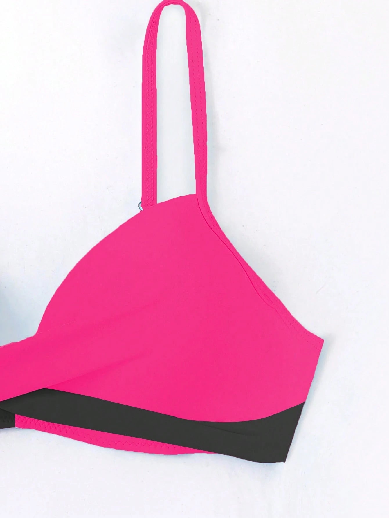 conjunto de biquíni bicolor com bojo removível e design  