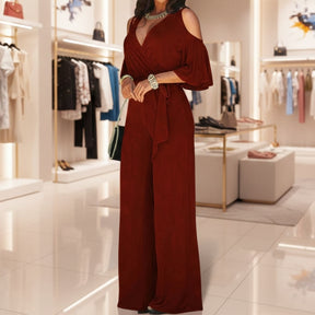 Macacão feminino longo carmesim com design elegante e visual refinado