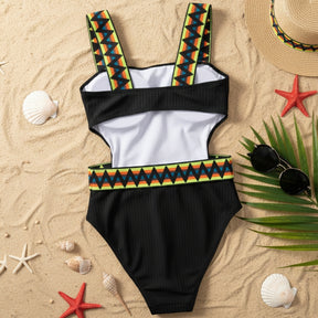 Maiô preto feminino com detalhe étnico e modelagem anatômica
 detalhes