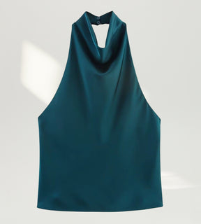 Composição de moda feminina festa 2026 com o exclusivo top de cetim verde da Saybeleze.