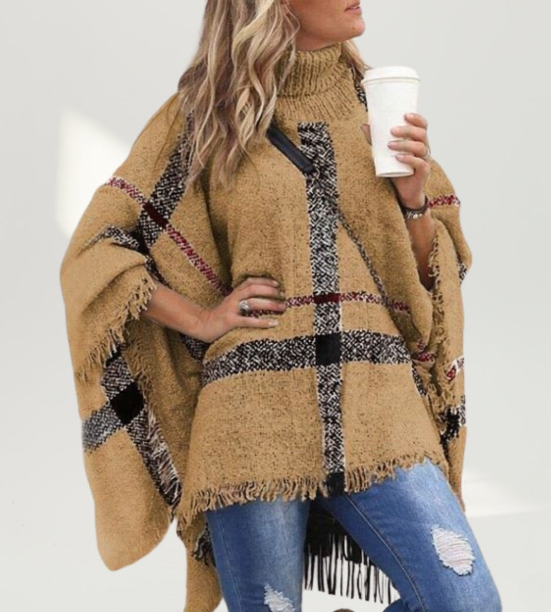 Apresentação do poncho em cor castanho, reforçando o conceito de elegância e conforto.
