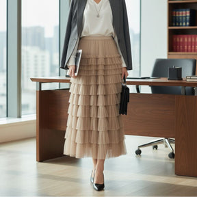 Saia plissada feminina em tule bege com babados Aurora Charm