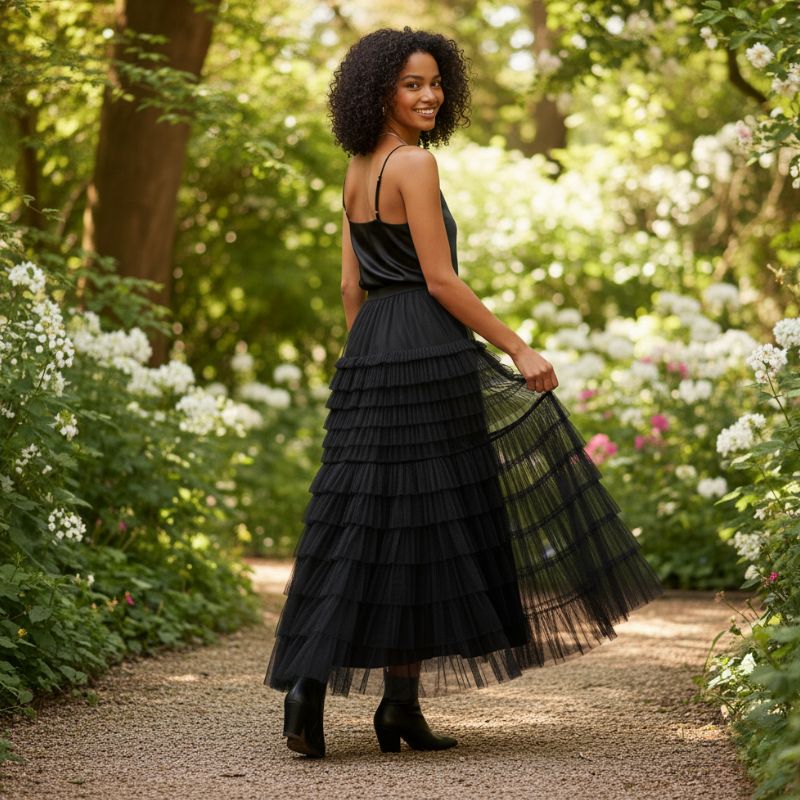 Saia plissada feminina midi em tule preto com babados