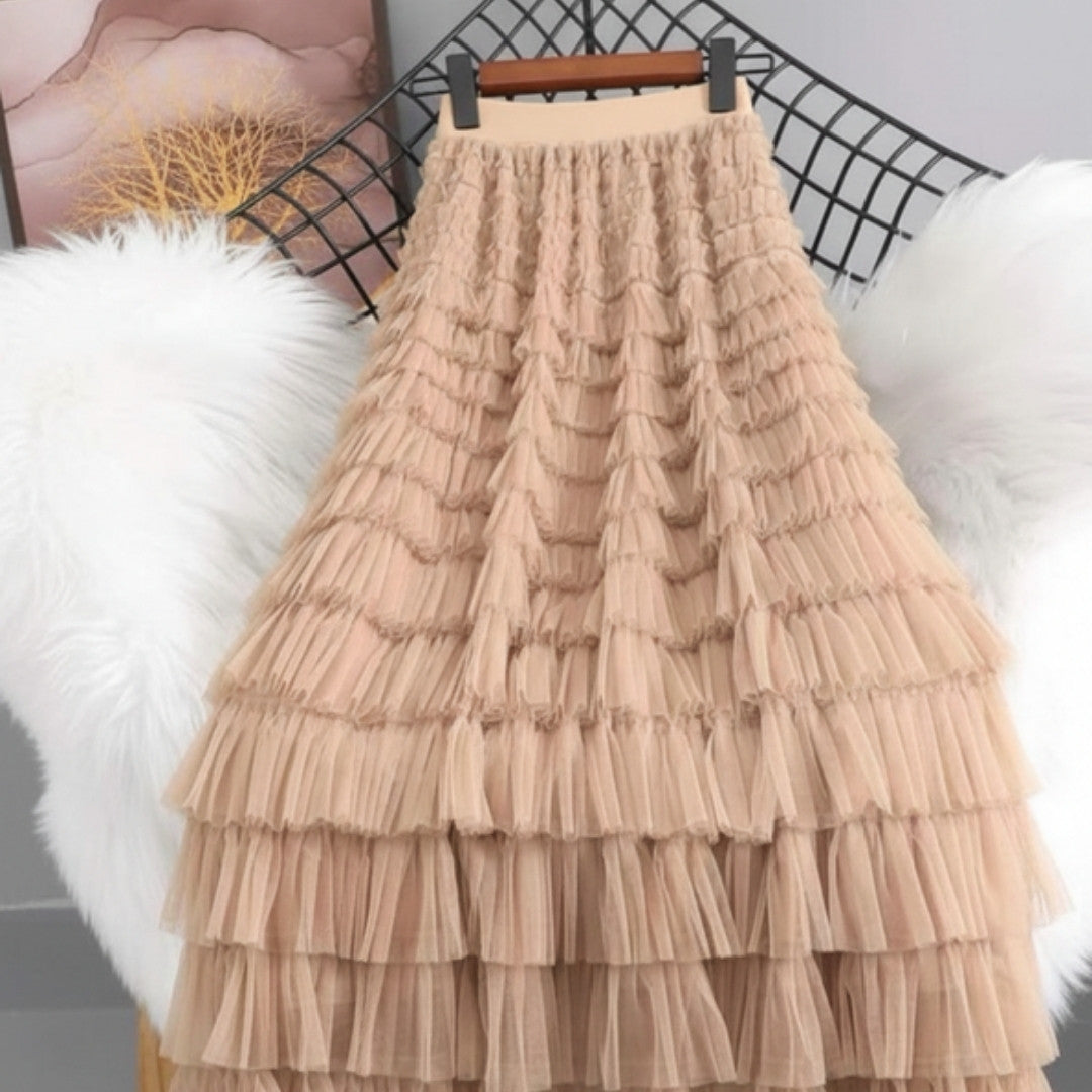 Saia plissada feminina em tule bege com babados Aurora Charm