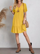 vestido feminino soltinho com babado na barra amarelo
